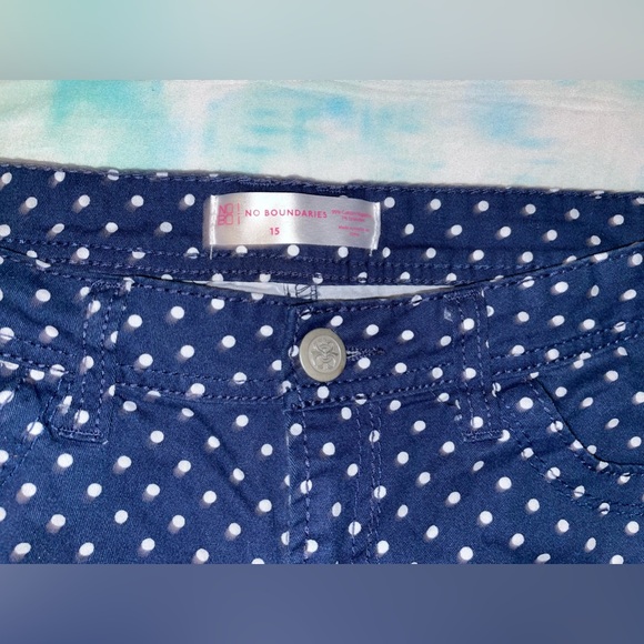 •New• No Boundaries Navy Blue White Polka Dots Shorts •Size 15 - Picture 2 of 4